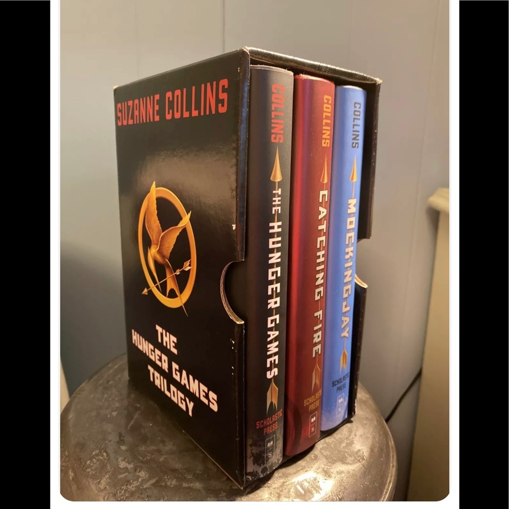 Like new : The Hunger Games trilogy - HUNGER GAMES, CATCHING FIRE, MOCKING JAY